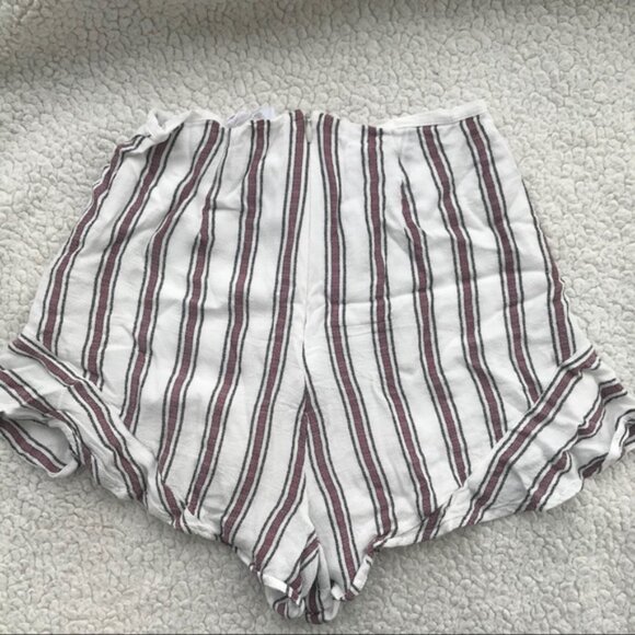 white shorts - Picture 2 of 3